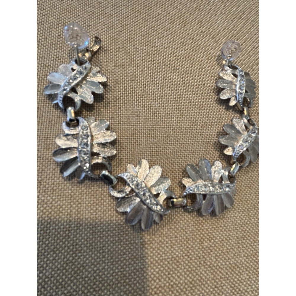 Sarah Coventry Vintage Leaf Bracelet.